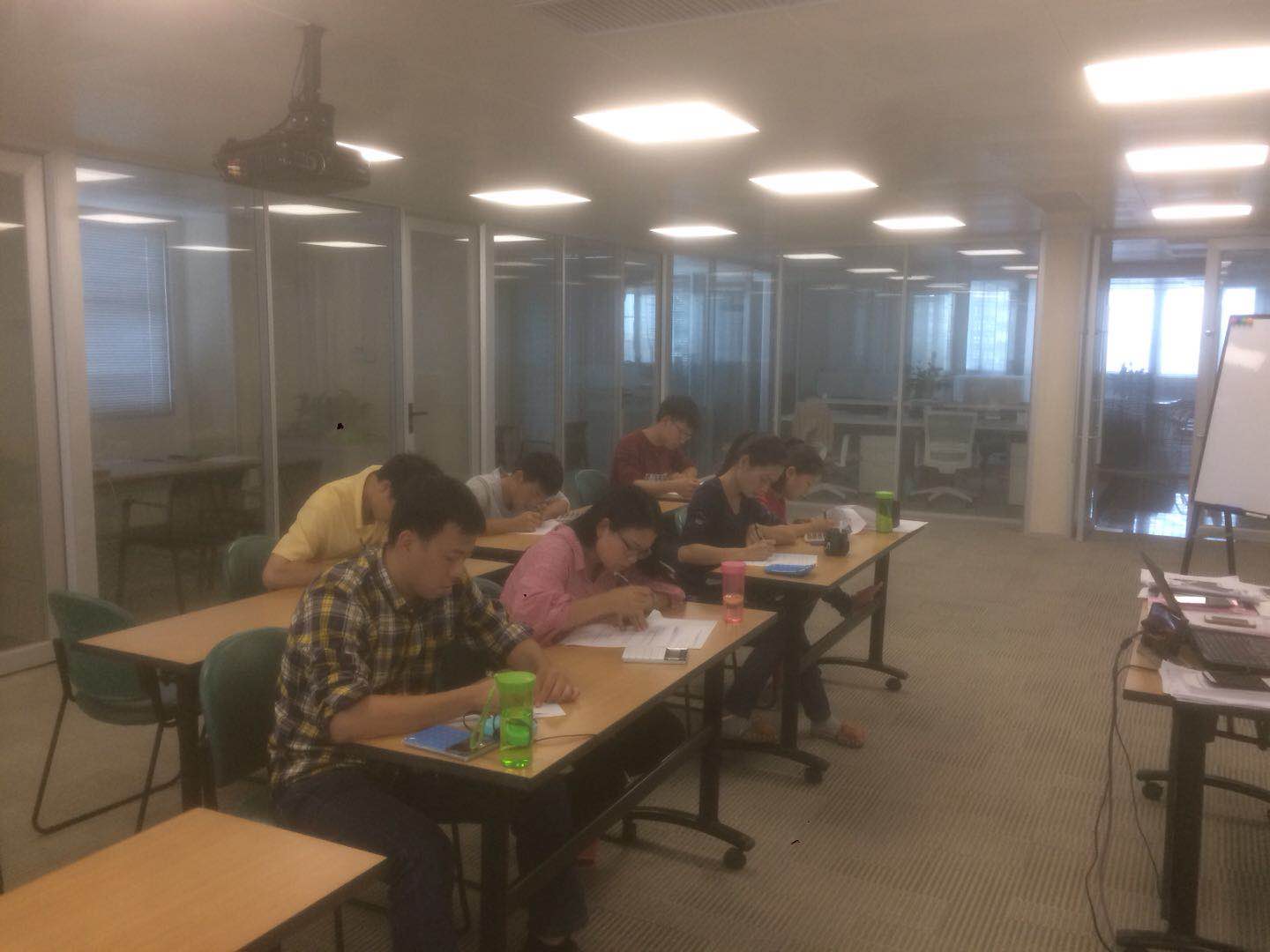 華東鋼繩2018年第二批新員工鋼絲繩專業知識培訓考試正在進行中